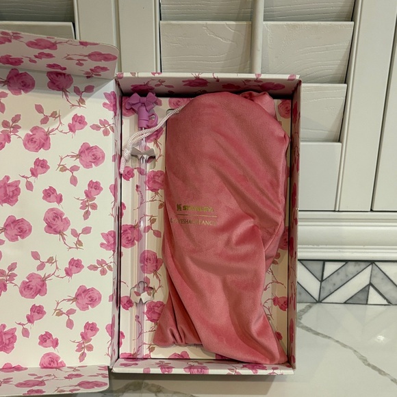 Stanley Quencher H2.0 Tumbler with Pink Floral Design- Love Shack Fancy - Picture 4 of 11